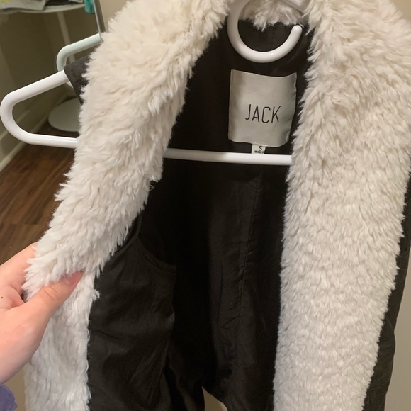 VEST!! - Picture 2 of 3